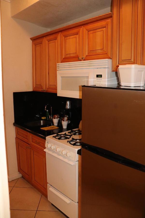 On Hollywood Beach - Affordable Two Bedrooms Sleeps 6 With Two Bathrooms Dania Beach Exterior foto