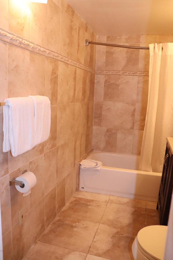 On Hollywood Beach - Affordable Two Bedrooms Sleeps 6 With Two Bathrooms Dania Beach Exterior foto